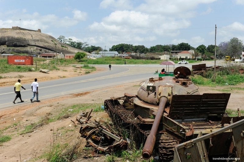 уничтоженные танки руанда